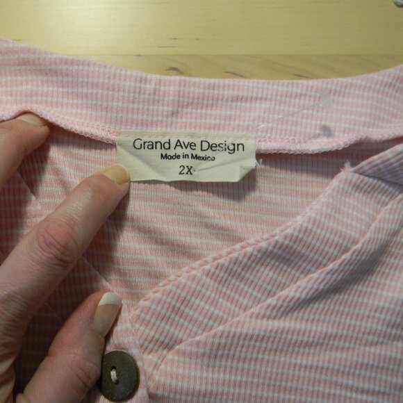 Grand Ave Design Plus 2X Tank Pink White Ribbed Sleeveless Wooden Buttons NWOT - Picture 4 of 6